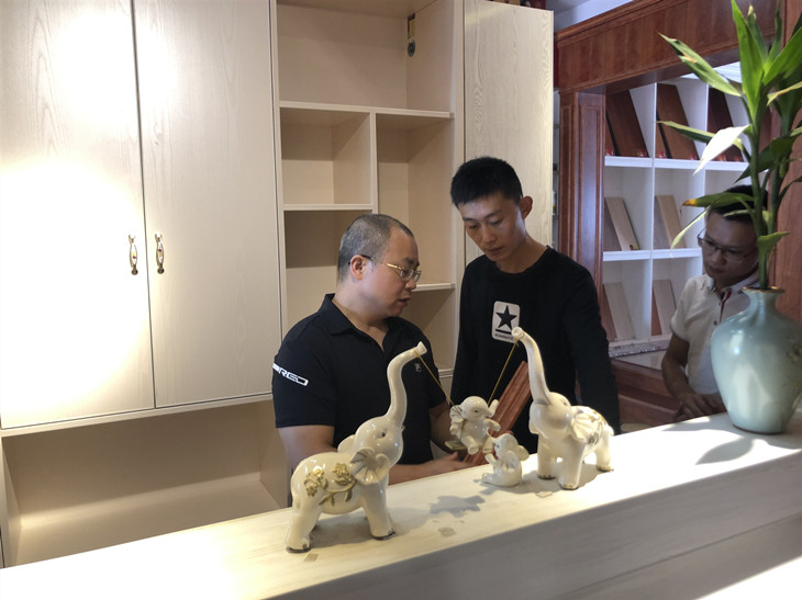 b2bc33520474a30cb78a304a0c43cbaa.jpg 板材十大名牌-俏佳人板材单县店加盟 (3).jpg